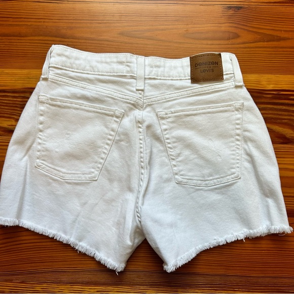 White High-Rise Shorts Size 6 - Picture 7 of 7